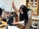 參訪皮革工作室，實際進入職場探索