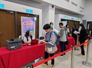 求職民眾排隊套印履歷表