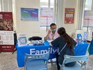 廠商與求職民眾說明工作內容及薪資福利等[1]
