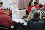 民眾現場瀏覽職缺一覽表
