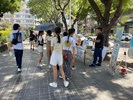 南屯區豐樂公園青年積極了解職缺動態