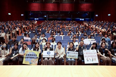 中市府辦理-暑期工讀教育訓練-盧市長勉工讀生兩點心法-用心學習-將心比心