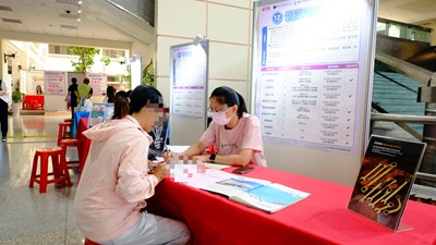 公司人資與求職民眾面談情形_0