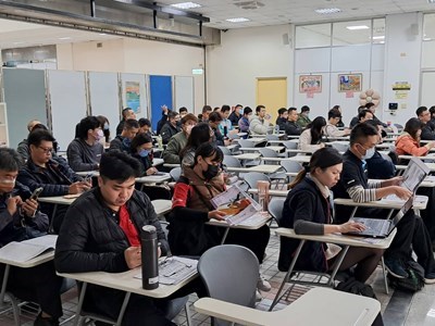 民眾認真上課情形