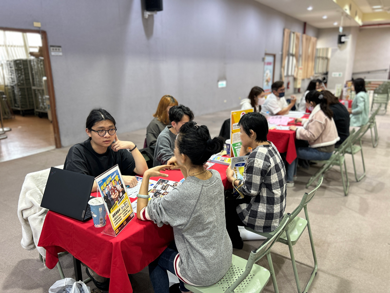 12-企業人資與求職民眾進行公司簡介及工作說明