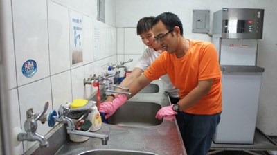 從庇護工場回歸職場路漫漫 阿隆走了8年終達陣
