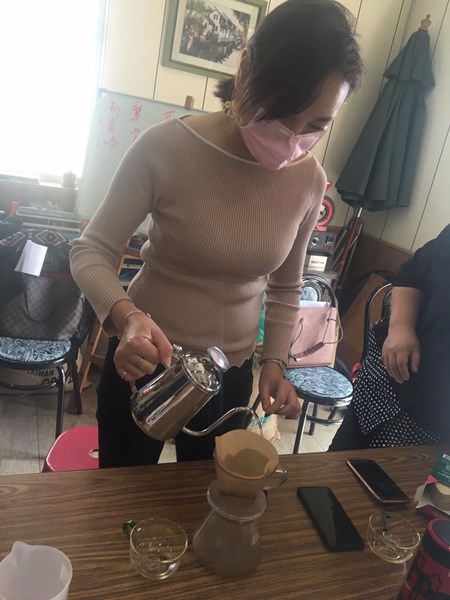 學員練習沖泡技巧
