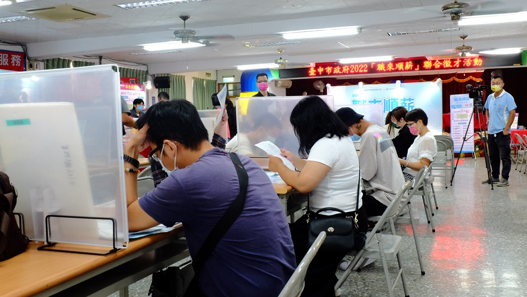 11-求職民眾填寫履歷資料情形